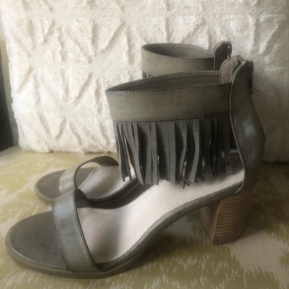Brand new leather high heel sandals - Picture 2 of 3
